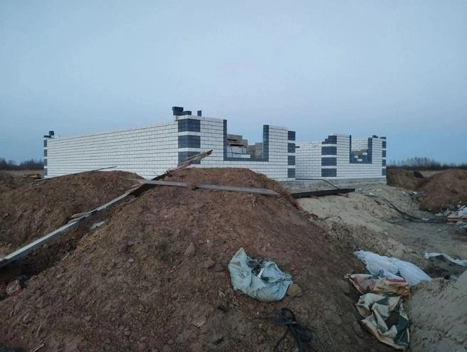 По условиям банка, где семья этого недостроя взяла ипотеку, им нужно ввести в эксплуатацию дом до весны, иначе процентные ставки и ежемесячный платеж сильно вырастут | Источник: предоставлено пострадавшей