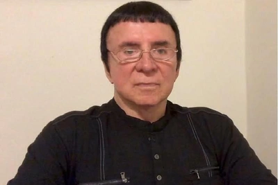 Директор онкобольного Кашпировского ответил на слухи, что молодая жена оставила его без гроша