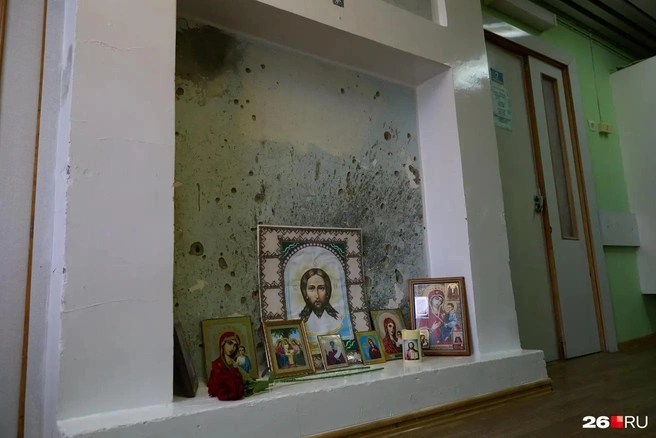 На стенах буденновской больницы до сих пор остались следы от выстрелов | Источник: Иван Высочинский / 26.RU