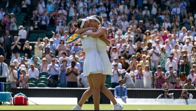 Вероника Кудерметова и Эмма Мертенс | Источник: Wimbledon.com