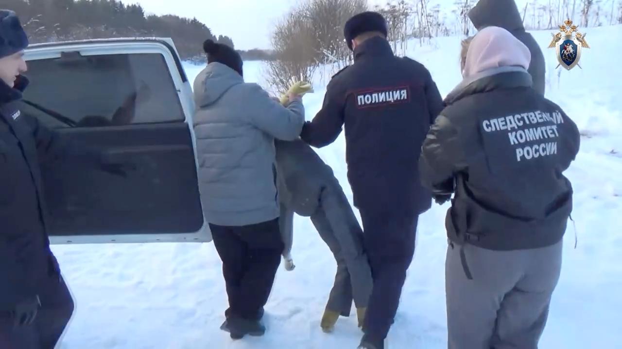 Жители Архангельской области показали, как расправились с молодым парнем: видео