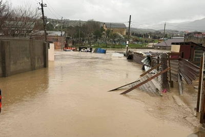 Махачкала затоплена, мост рухнул, тысячи без света