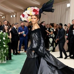 Зендая, Дуа Липа, и другие: 15 самых красивых звездных выходов на Met Gala