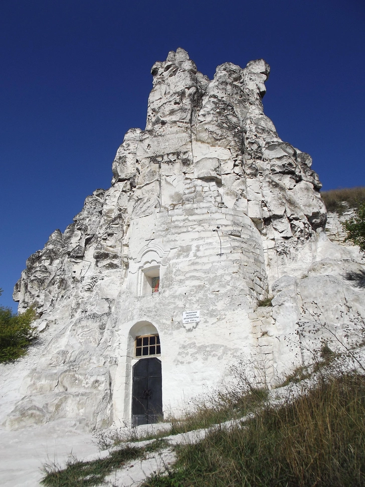 20 самых впечатляющих храмов мира, органично вписанных в природу