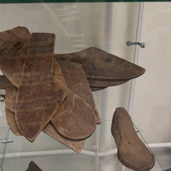 Обувные лекала и колодка конца XIX века | Источник: Наталья Пальникова / 59.RU