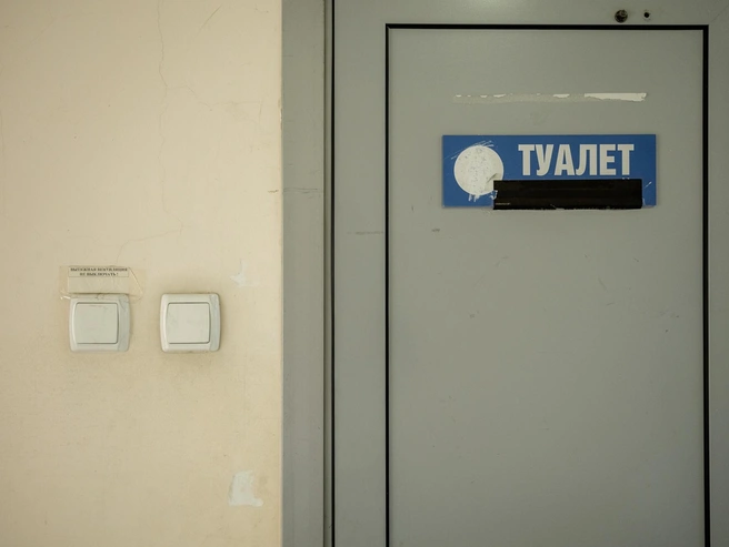 На втором этаже — единственный в ТЦ туалет для посетителей | Источник: Александр Куренной / 76.RU