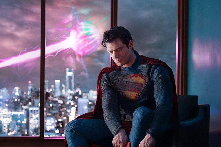 Новая эра: Джеймс Ганн показал костюм Супермена в исполнении Дэвида Коренсвета