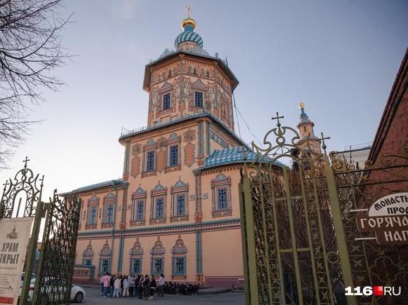 Горел пять раз и когда-то был планетарием. В одном из старейших храмов Казани отреставрируют живопись 