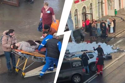 Снежная лавина в Ярославле накрыла прохожих