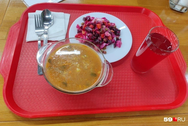 Мой обед — сытный, вкусный, но мог бы быть немного вкуснее | Источник: Наталия Главатских / 59.RU