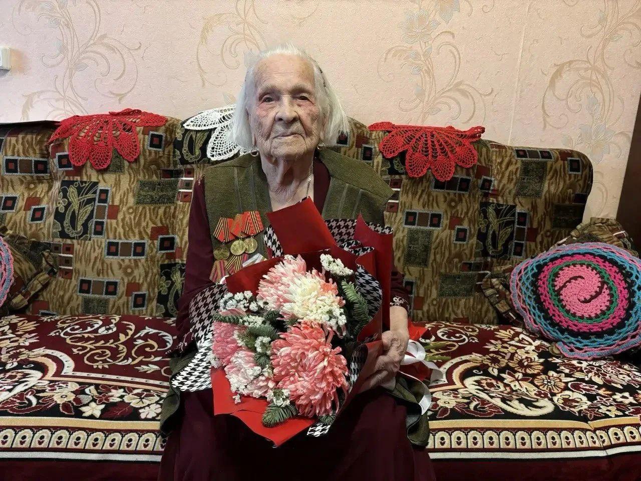 «Семья гордится своей бабушкой»: жительница Курганской области отметила 100-летний юбилей