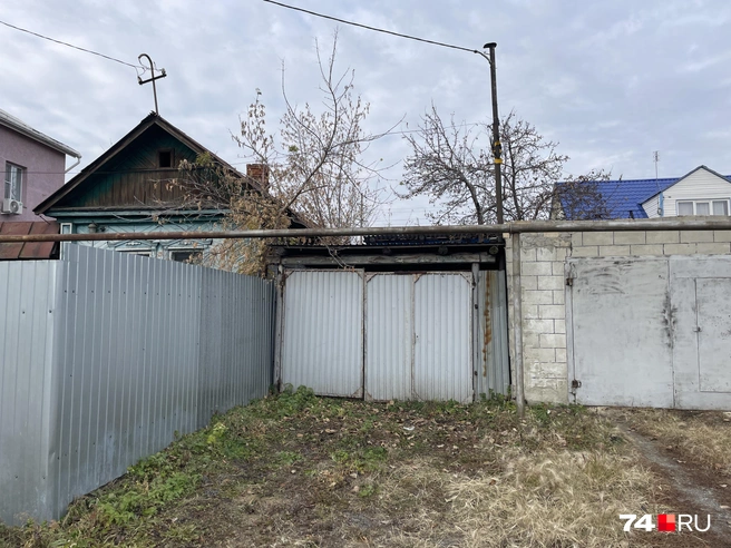 Дорогие коттеджи тут соседствуют со старыми домишками  | Источник: Михаил Шилкин