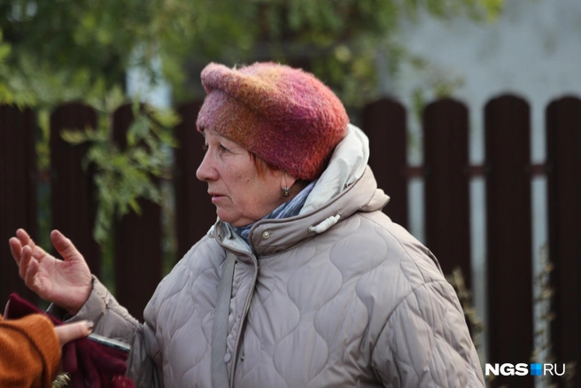 Ольга Васильевна живёт в доме на два хозяина. В её половине очень холодно | Источник: Андрей Бортко / NGS.RU