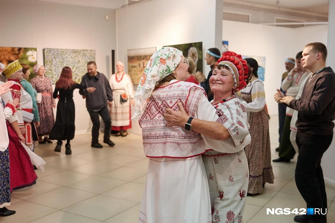 И ныне в хороводах люди видят связь с предками, что уж говорить о древних обрядовых песнях | Источник: Андрей Власов / NGS42.RU
