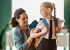 Выплата к 1 сентября 2025 года школьникам: какие семьи ее могут получить и как оформить