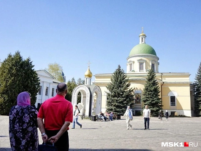 Прихожане заходят в храмы не только помолиться, но и полюбоваться архитектурой | Источник: Михаил Машков / MSK1.RU