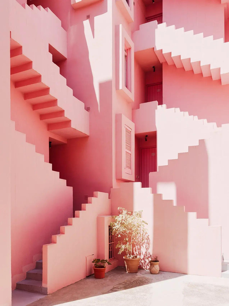 Розовый в архитектуре: 7 впечатляющих примеров со всего мира