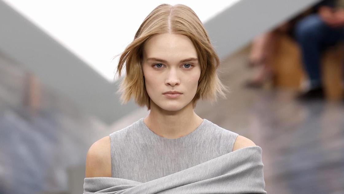 Лишилась длинных волос и стала звездой шоу Dior: 30 фото русской красавицы Дарьи Казаковой