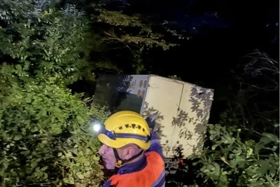 В Сочи спасатели подняли водителя из кювета