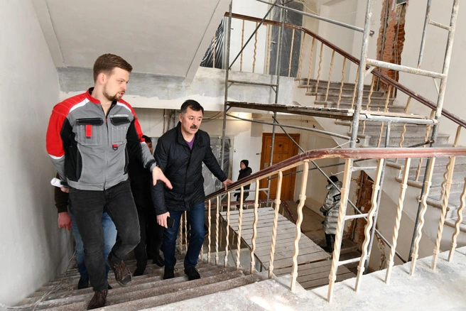 Ход работ проверял глава исполкома города | Источник: Денис Гордийко / kzn.ru