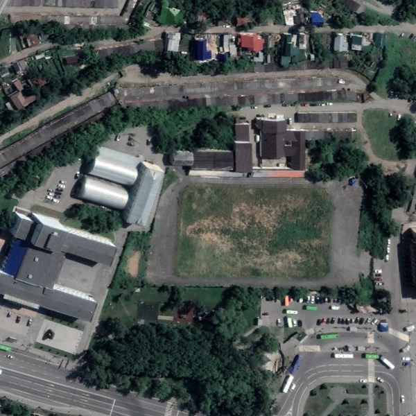 2018 год. Стадион постепенно разрушается | Источник: Google Earth