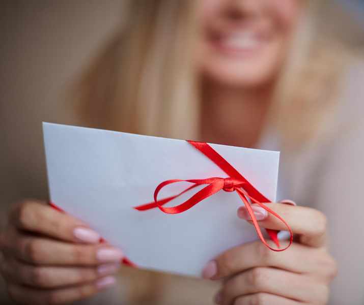 5 подарков, которые неприлично дарить мужчинам, и чем их можно заменить