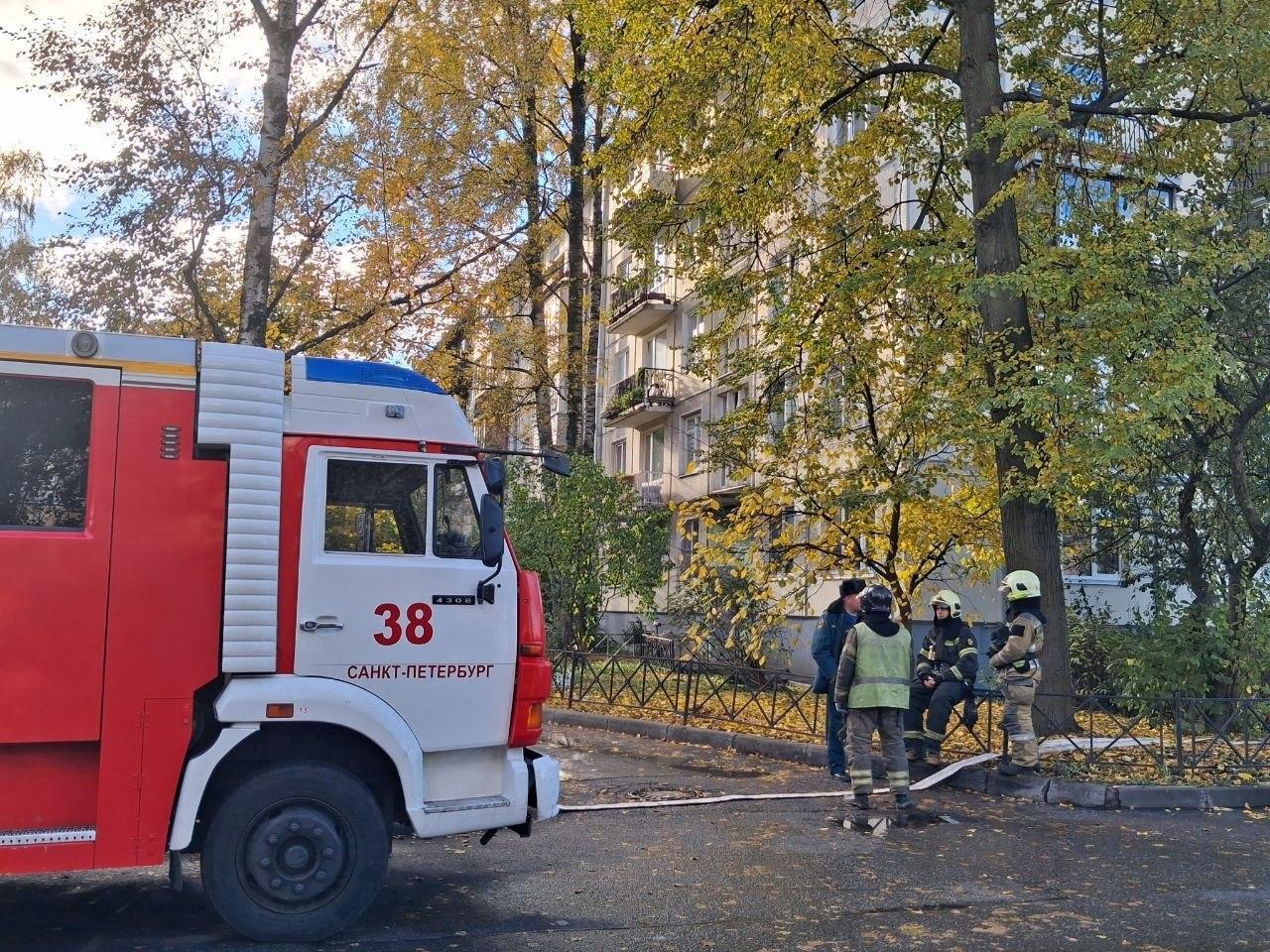 Жильцы дома на Космонавтов вернулись из ПВР после пожара