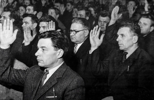 В зале заседаний конференции. Фото А. Ульзутуева | Источник: «Забайкальский рабочий» от 17 января 1963 г.