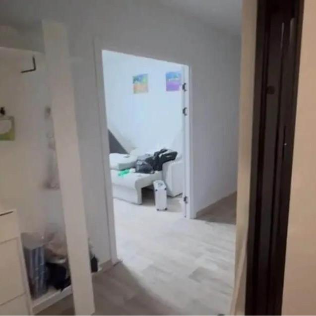 Не общалась с родней и соседями: что известно о женщине, которая изувечила пятилетнюю дочь и спрятала тело в диване