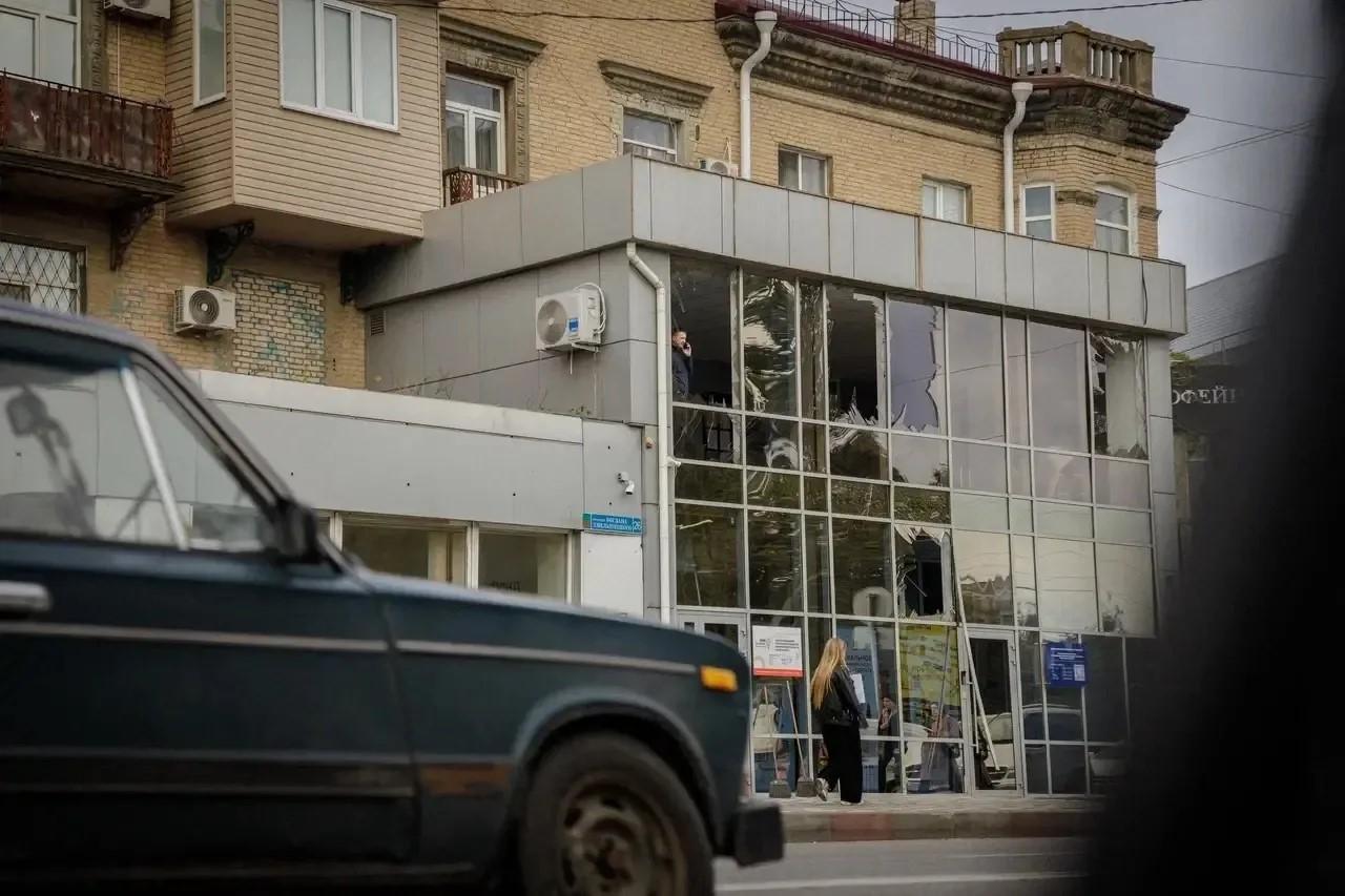Удары по домам, автобусу на Москву, раненые дети и взрыв над Воронежем: последние новости об атаках
