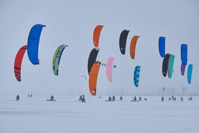 78 спортсменов съехались в Новосибирск на соревнования по сноукайтингу