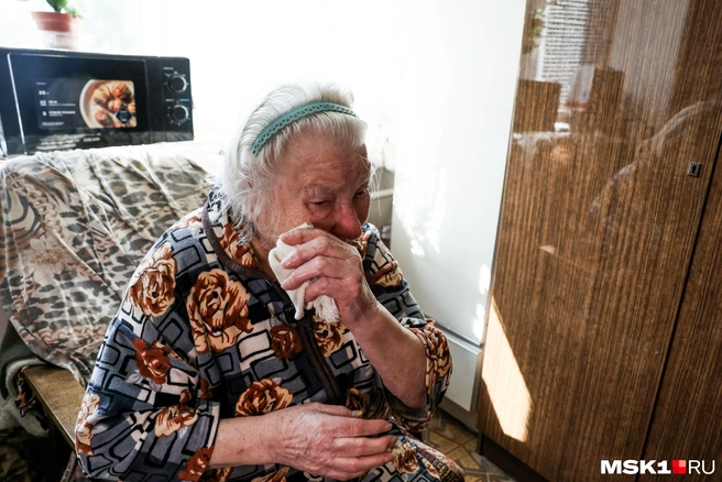 Женщина переживала за сына все два года | Источник: Артем Устюжанин / MSK1.RU