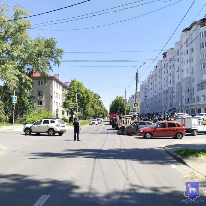 На месте собралась толпа зевак | Источник: ГУ МВД России по Самарской области