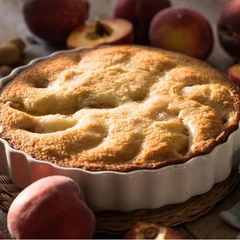Пышная шарлотка с персиками