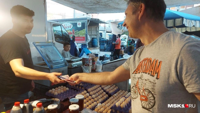 На турецких базарах в ходу только наличные лиры; доллары и евро принимают далеко не все продавцы | Источник: Анна Голубницкая / MSK1.RU