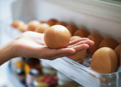 Выбрасывайте яйца немедленно, если заметили эти признаки: есть их опасно