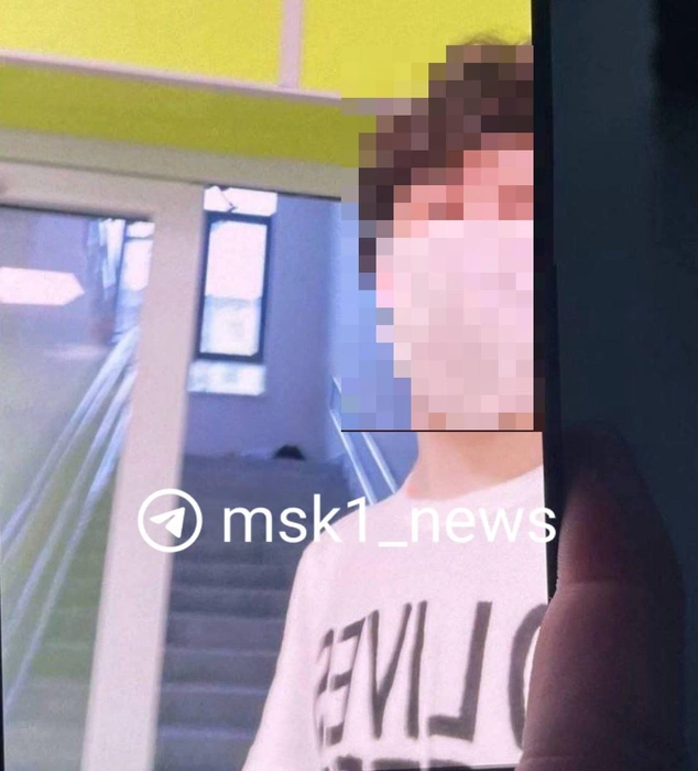 Нападавший снимал всё происходящее на телефон | Источник: MSK1.RU