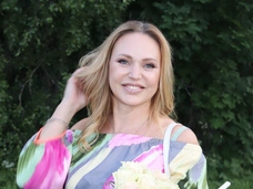 Отвергла Нагиева, ушла от бизнесмена к полицейскому, стала многодетной мамой. Все об Алле Довлатовой