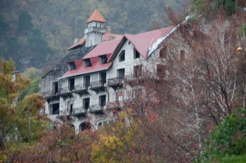 Многострадальный замок принца | Источник: Оксана Витяpь / SOCHI1.RU