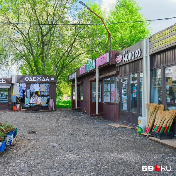 На мини-рынке тут несколько отдельных павильонов | Источник: Тимофей Калмаков / 59.RU