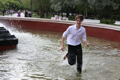 Водолеям предсказан месяц полезных знакомств и новых возможностей