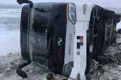Bus crash on Stavropol highway hospitalizes 89-year-old woman