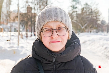 Тамара ждет в качестве подарка цветы | Источник: Тимофей Калмаков / 59.RU