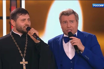 Священник из Волжского спел с Басковым на шоу Малахова