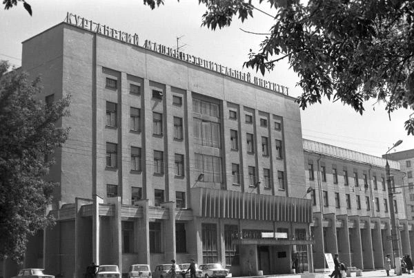 Здание КМИ по улице Пролетарской  | Источник: kgsu.ru