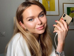 Стефания Маликова удивила подписчиков новым фото: «Такая юная, а уже в пластику ушли»