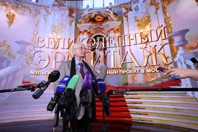 Первых гостей встретил Михаил Пиотровский, директор Эрмитажа | Источник: Артём Устюжанин / MSK1.RU