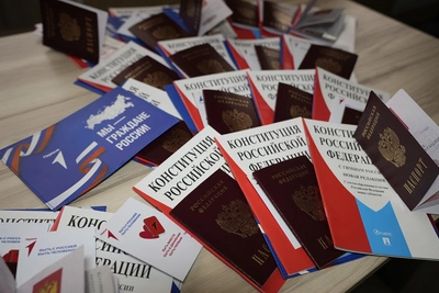 Акция «Мы – граждане России!» в Магадане вручила паспорта 14-летним