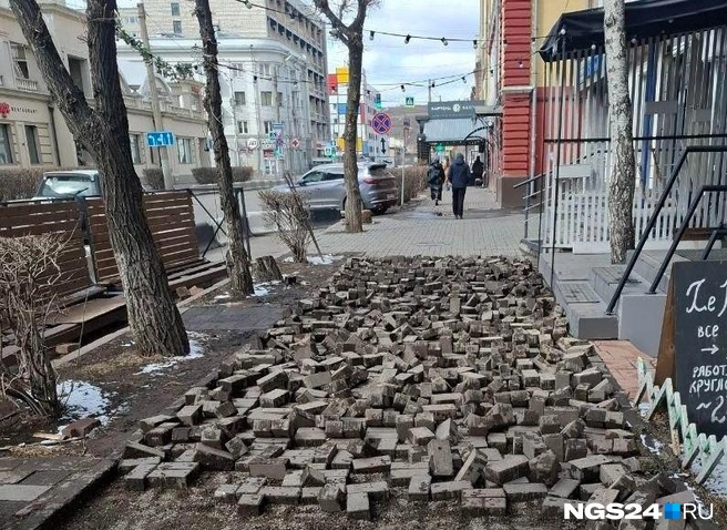 Запинайся или иди по дороге | Источник: Татьяна Зарва / NGS24.RU