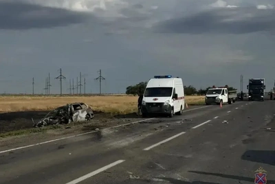 Два человека погибли в ДТП с внедорожником и грузовиком под Волгоградом